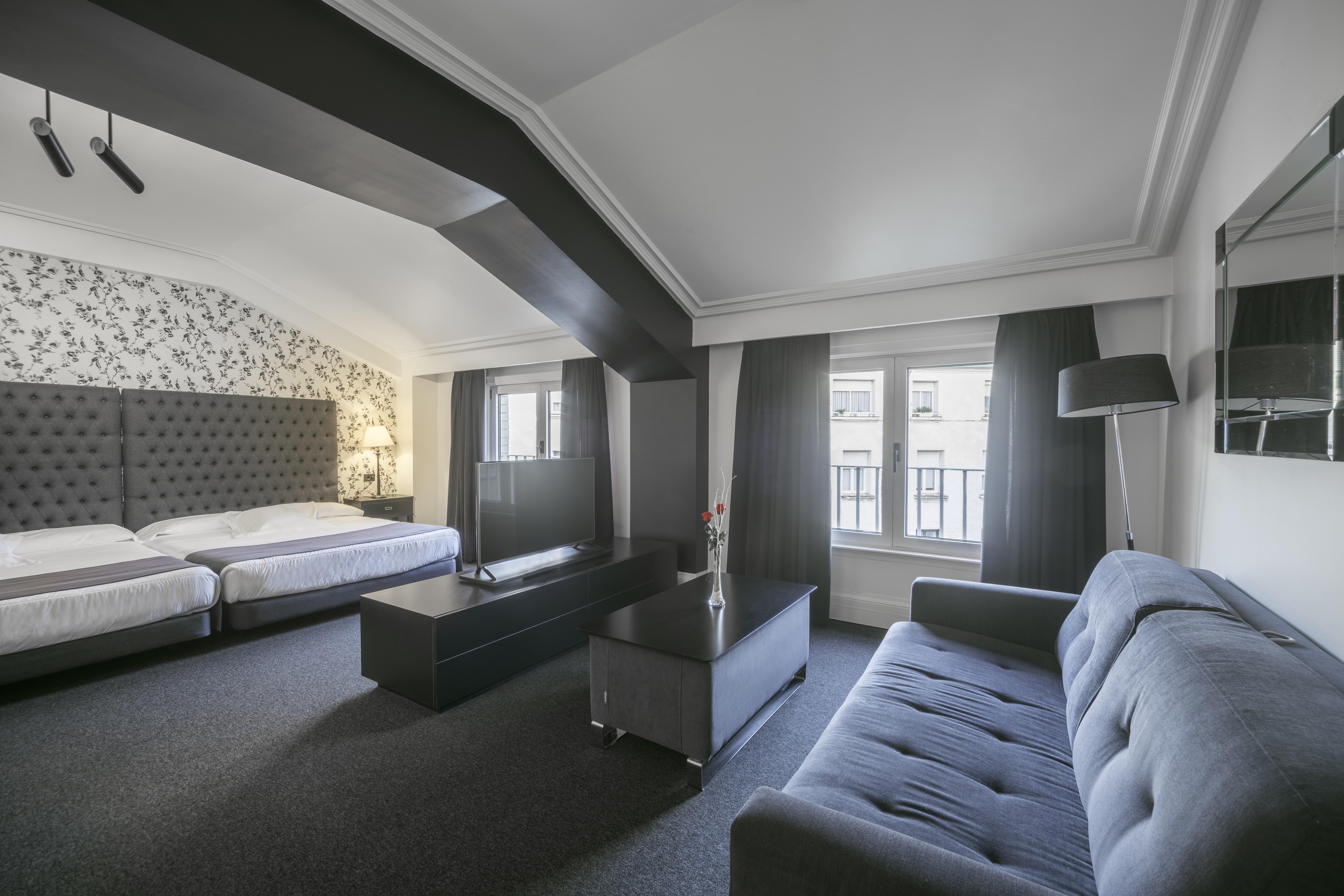 Hotel Lopez De Haro Bilbao Eksteriør billede Suite