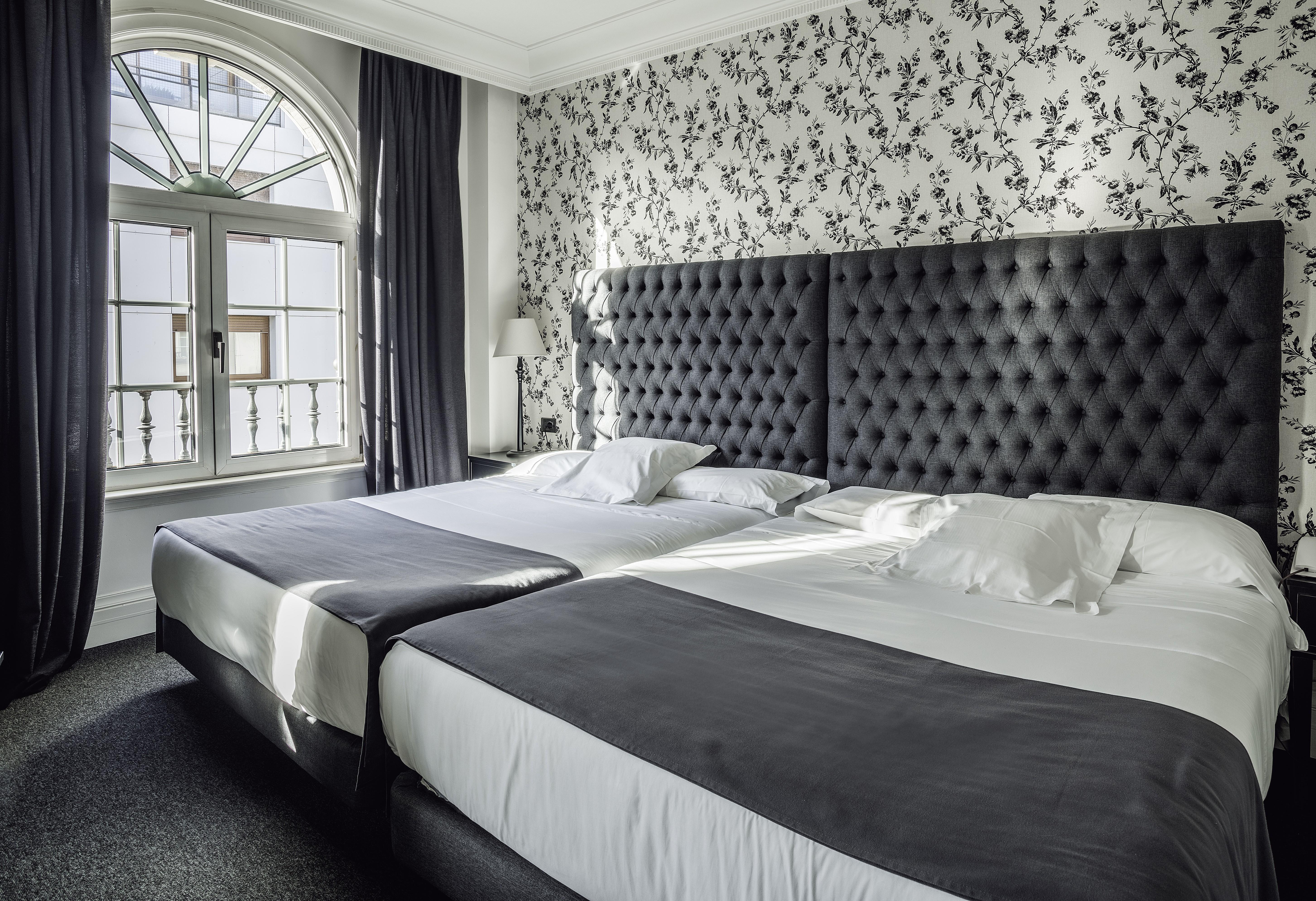 Hotel Lopez De Haro Bilbao Eksteriør billede A room at the Hotel Axelmannstein