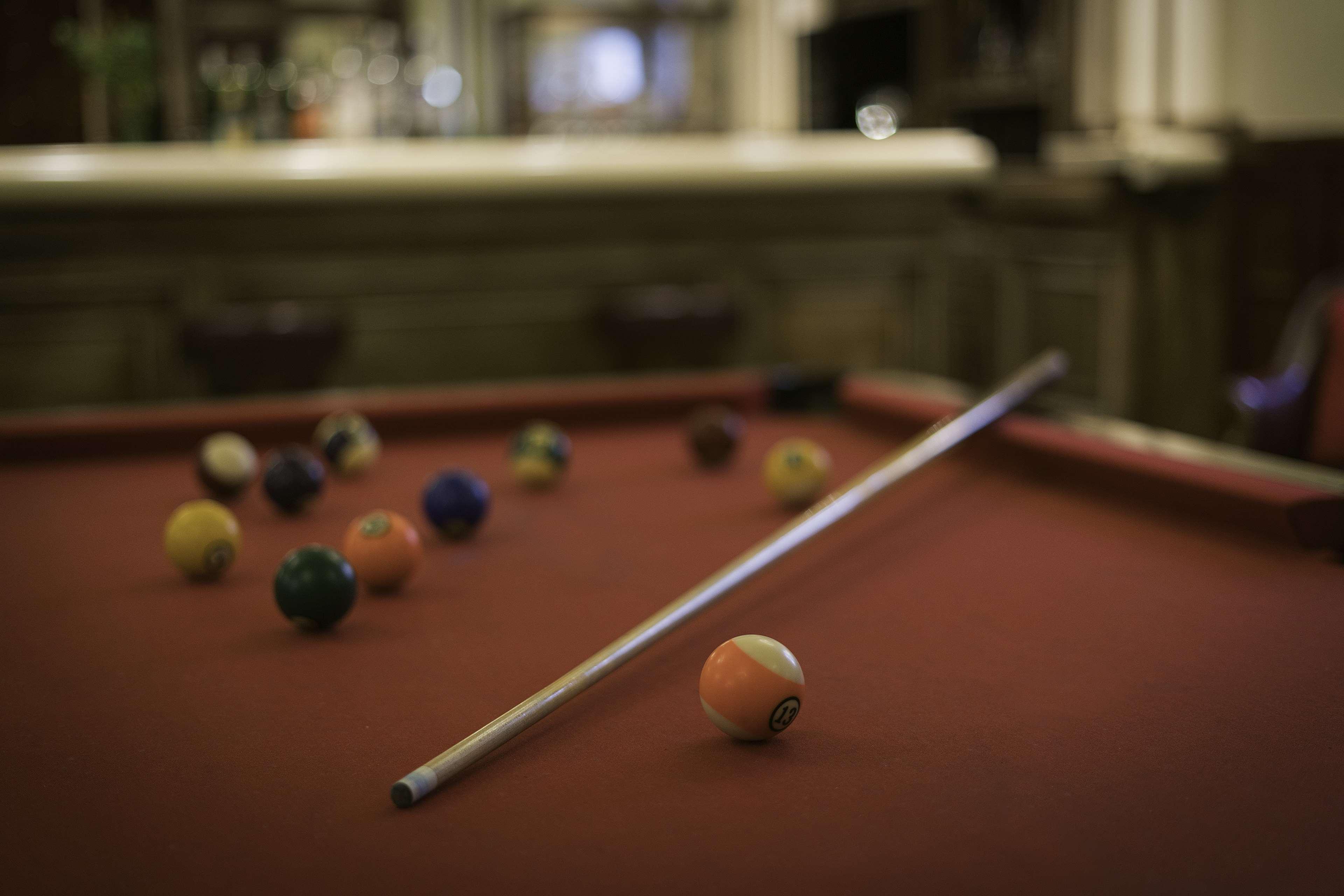 Hotel Lopez De Haro Bilbao Eksteriør billede Pool table