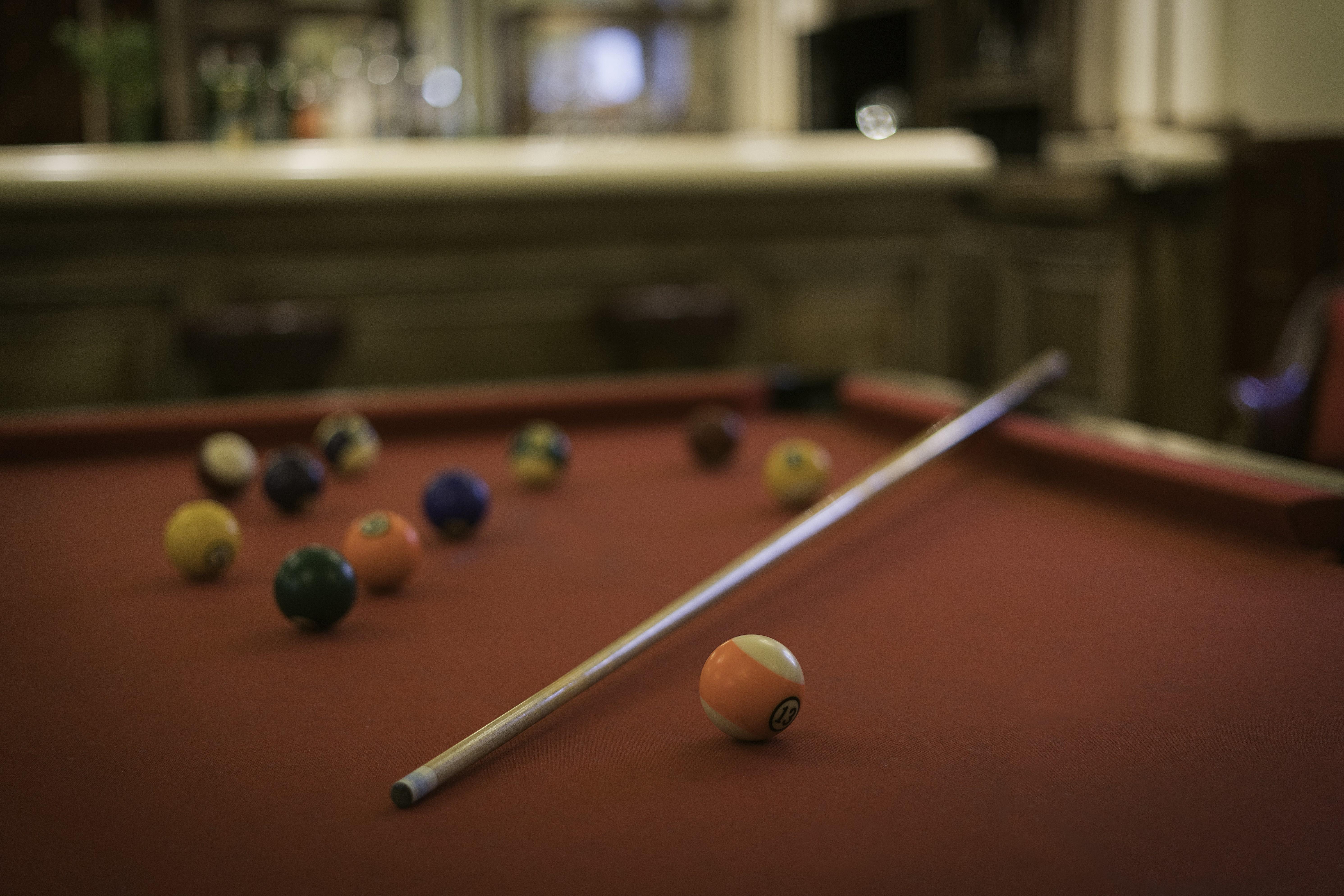 Hotel Lopez De Haro Bilbao Eksteriør billede A pool table