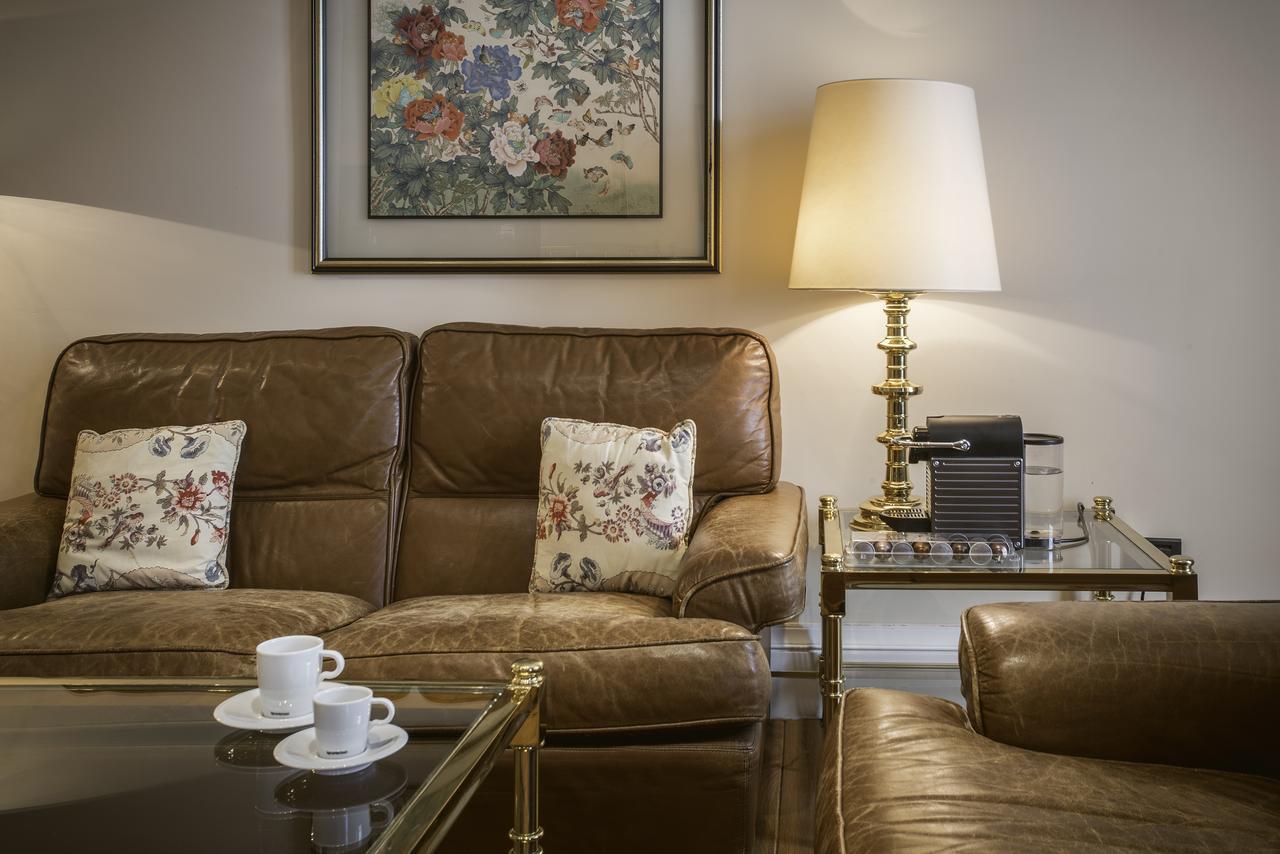 Hotel Lopez De Haro Bilbao Eksteriør billede A living room at the hotel